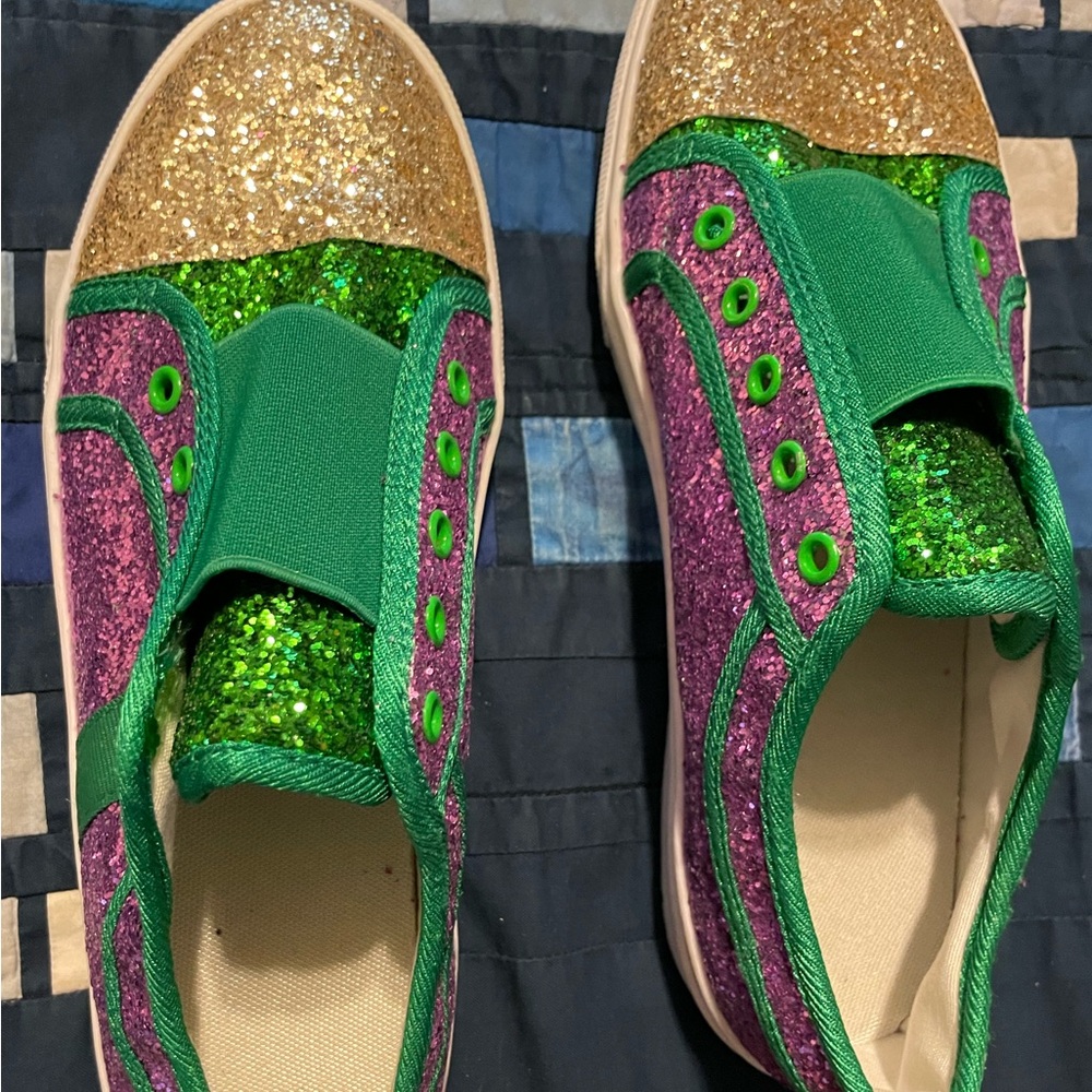 Customer glitter kicks
